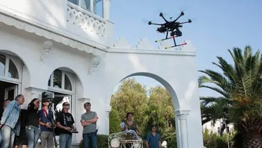 illustration d'un drone sur un plateau de cinéma